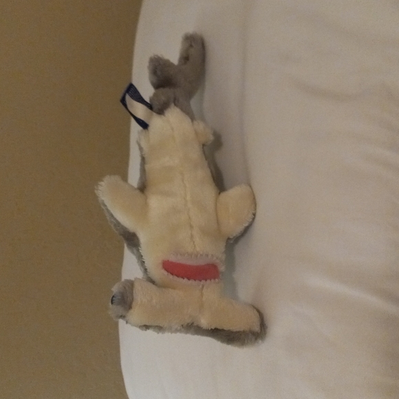 Newport Aquarium Hammerhead Shark Plush Stuffed Animal 9" - Picture 2 of 5